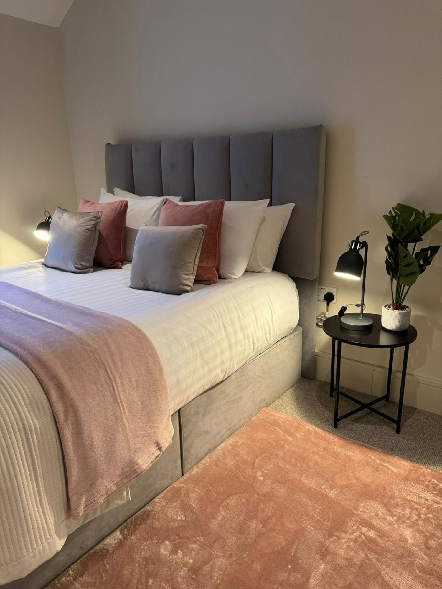 バーミンガムOsbourne House Pink 2 Bed, 2 And Half Bathアパートメント エクステリア 写真